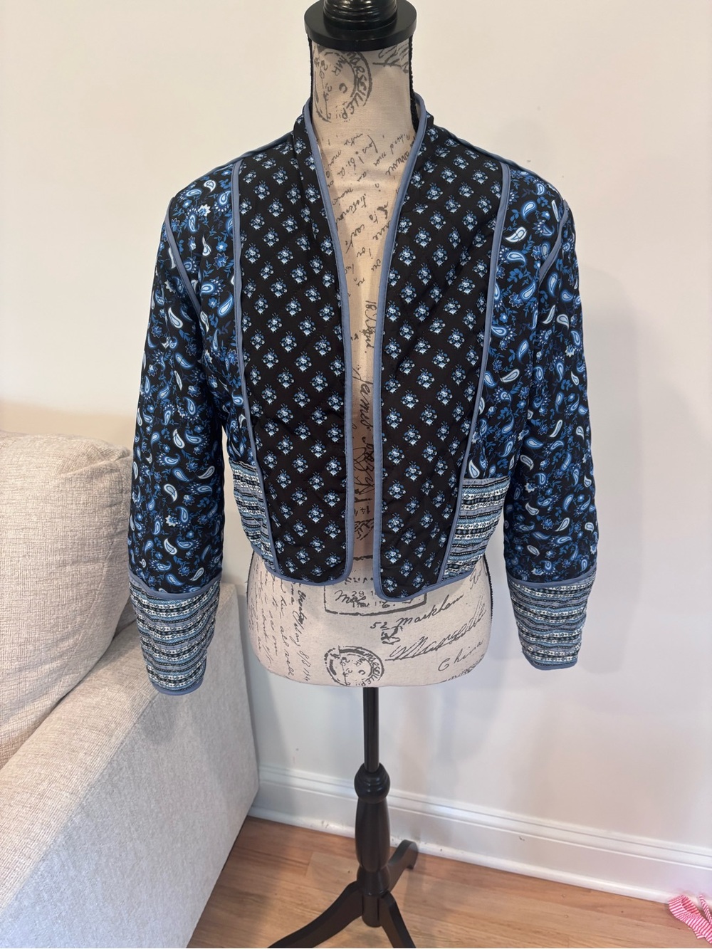 Unbranded black & blue paisley print reversible quilted cropped jacket size S/M